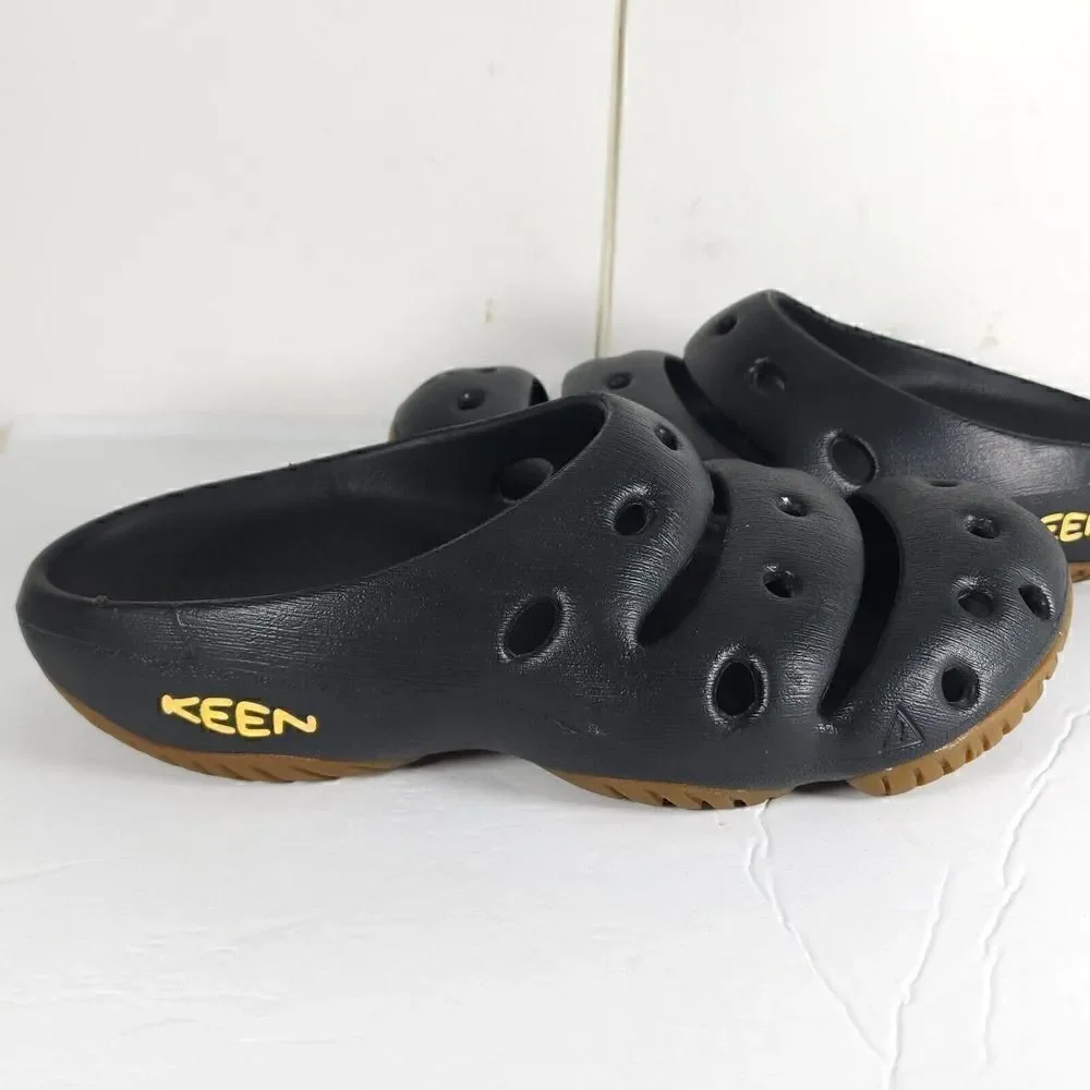 Keen Yogui Arts Graphite Gray Black Slip On Slide Sandals Men's 9 Women's 11
